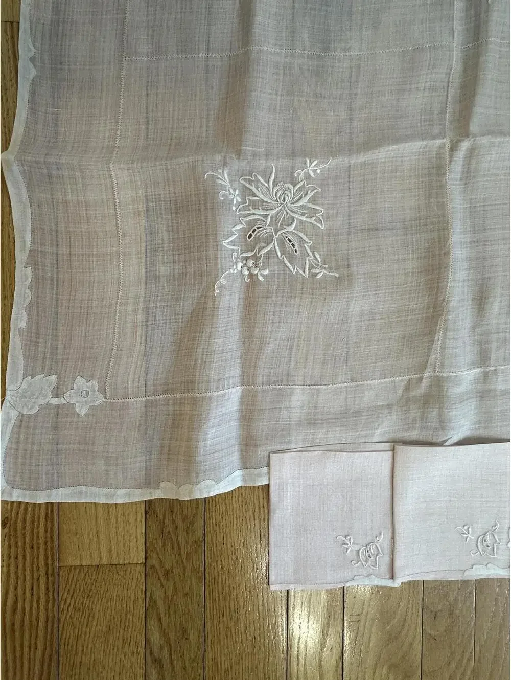 VTG Madeira Style Sheer Pink Linen Tablecloths & Napkins Lot Embroidered Floral